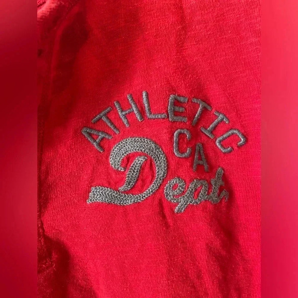 Old Navy - Red Shirt - Men’s Large - Great Condition - Picture 3 of 4